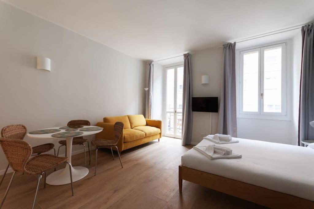 Youhosty - Ticinese Suite 1 Milán Exterior foto