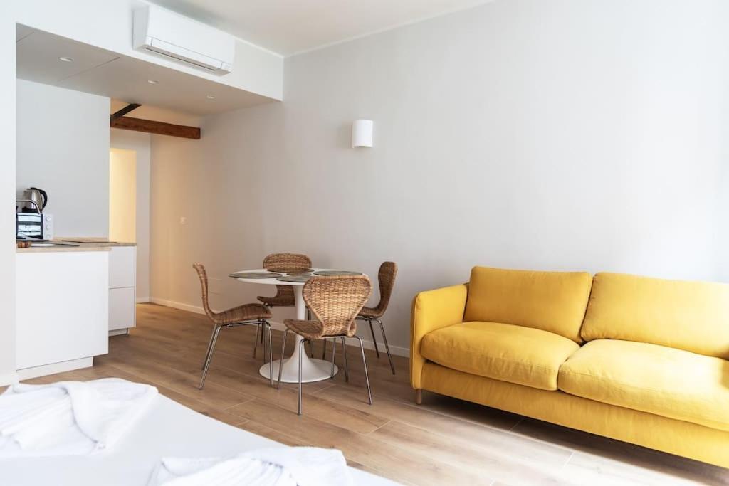 Youhosty - Ticinese Suite 1 Milán Exterior foto